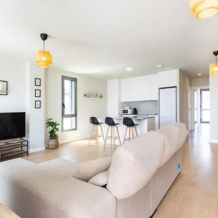 Home2book Bright Apt, Pool & Gym *