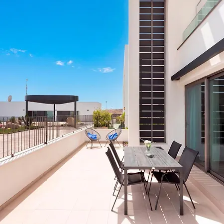 Home2book Bright Apt, Pool & Gym Appartamento